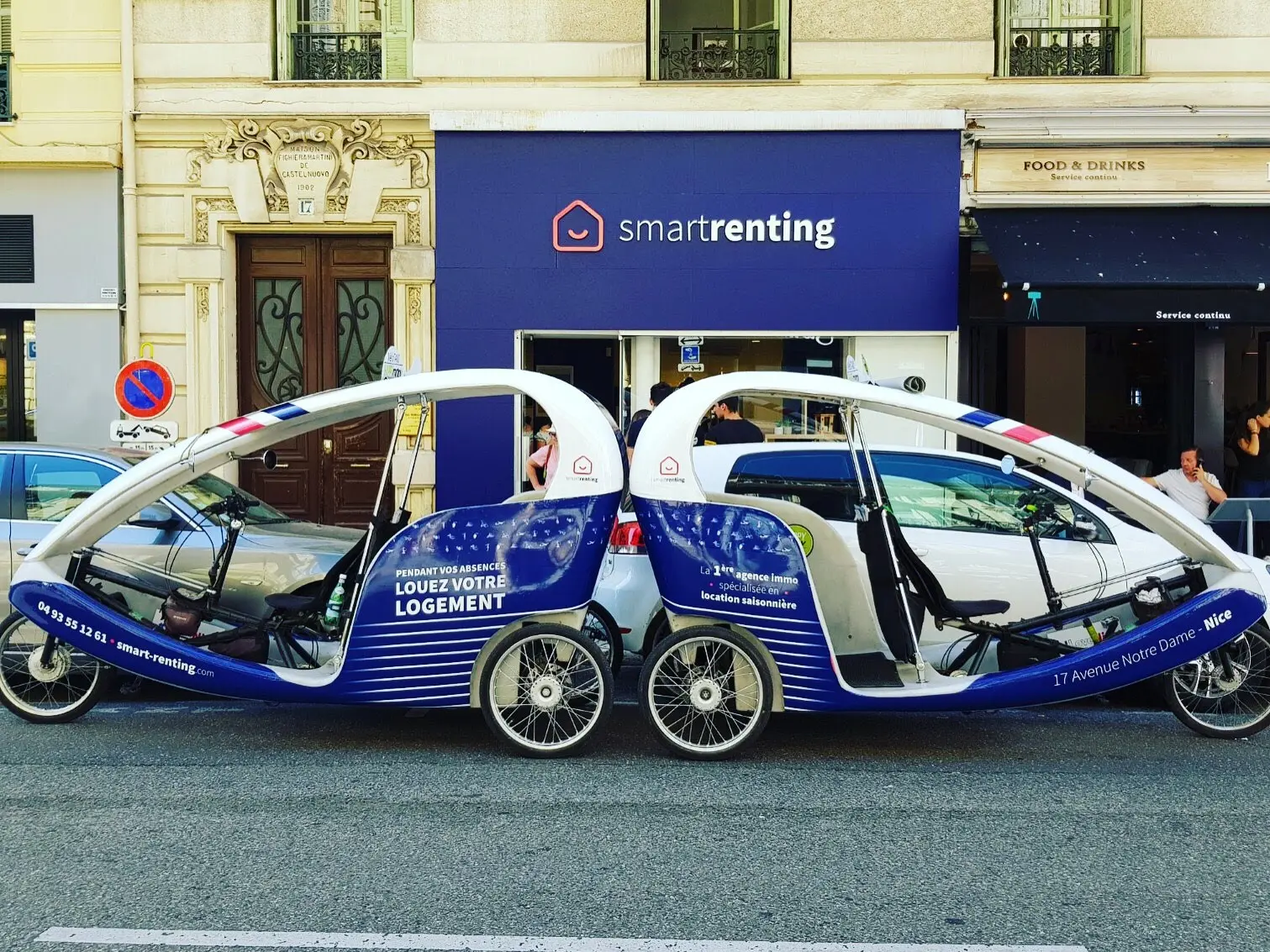 Vélo publicitaire à Nice : affichage mobile sur vélotaxi en centre-ville - campagne Smart Renting